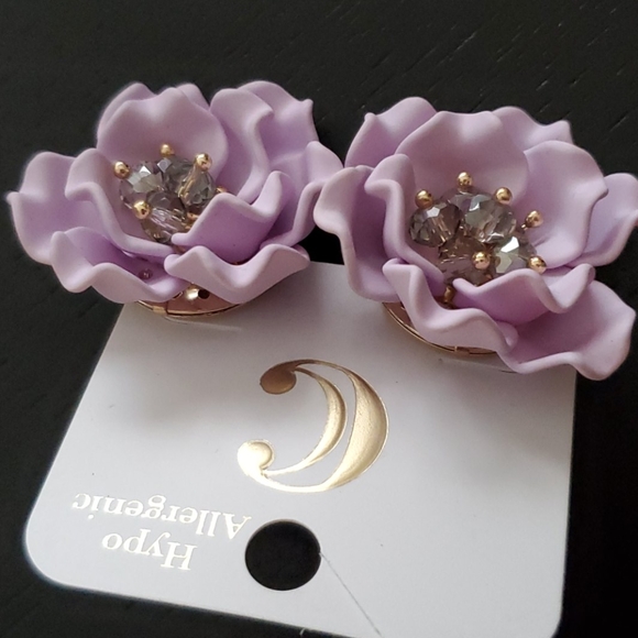 🆕️ Flower Earrings - Picture 6 of 7